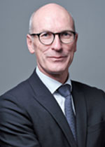 Dr. rer. nat. Norbert M. Gorny, Stellvertretender Präsident - Mitglied der Vorstands, Essilor International S.A.